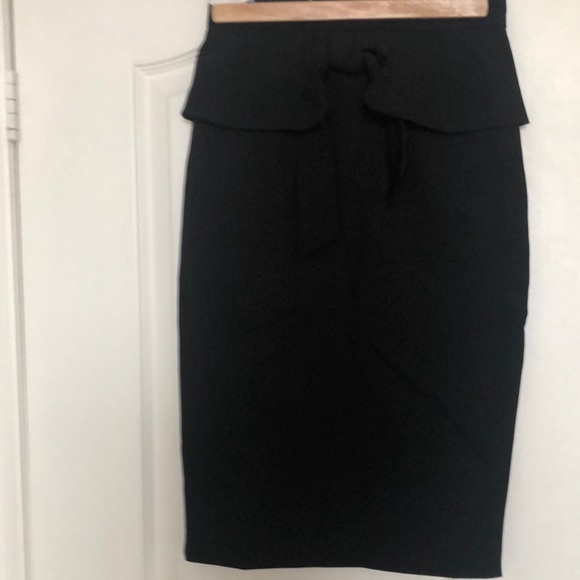 🖤 Zara peplum skirt - Picture 2 of 3